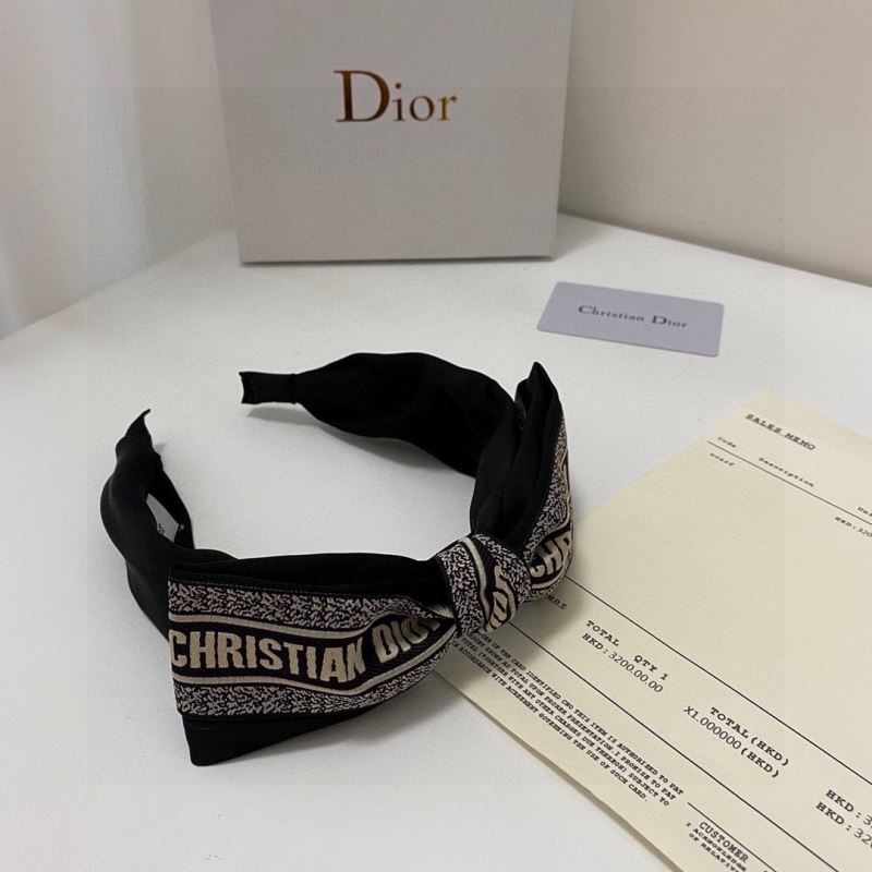 CHRISTIAN DIOR